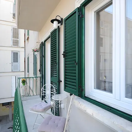 Silver & Gold Luxury بيت ضيافة زادار