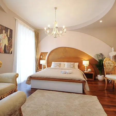 Silver & Gold Luxury Guest house 4*
