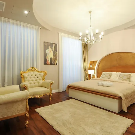 Silver & Gold Luxury 4*