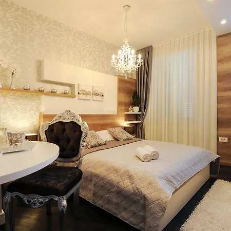 Silver & Gold Luxury Vendégház 4*