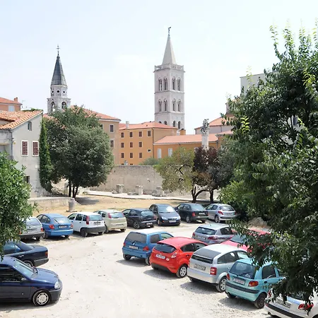 Silver & Gold Luxury بيت ضيافة زادار