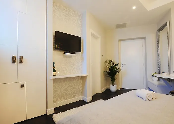 Silver & Gold Luxury Gasthuis 4*