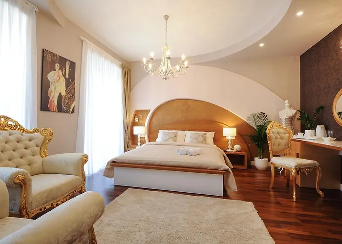 Silver & Gold Luxury Vendégház 4*