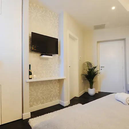 Silver & Gold Luxury Affittacamere 4*