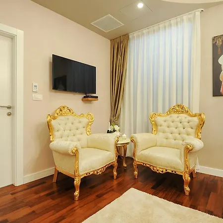 Silver & Gold Luxury Πανσιόν Ζαντάρ