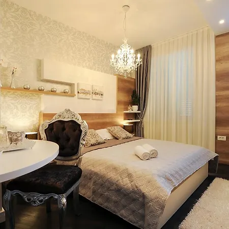 Silver & Gold Luxury Affittacamere
