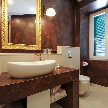 실버&골드 럭셔리 룸 자다르