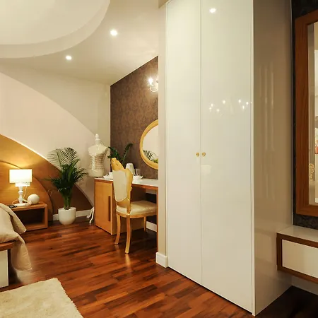 Πανσιόν Silver & Gold Luxury 4*